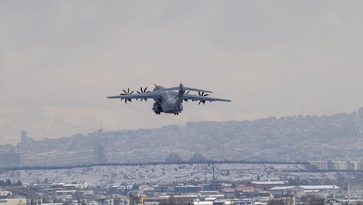 Deprem Bölgesine Yardım Malzemesi Ulaştırmak Üzere Etimesgut Askeri Havaalanı'ndan 6 Uçak Havalandı