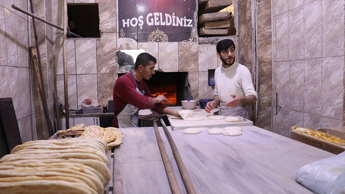 Diyarbakır, Siirt Ve Mardin'de Depremzedelere Yardım Ve Destekler Sürüyor