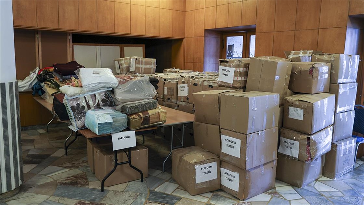 Tbmm'den Deprem Bölgesine Yardımlar Sürüyor
