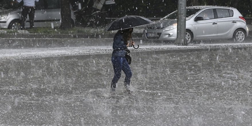 Meteoroloji'den uyarılar peş peşe geldi: Evlerinizden çıkmayın... Rüzgar, Yağış, Fırtına, Kar erimesi...