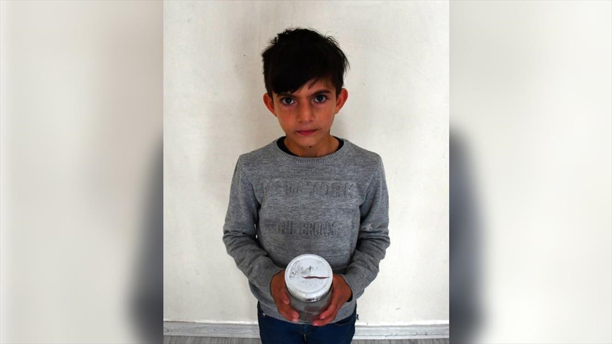 Küçük Çocuk Deprem Bölgesine Harçlıkları Ve Kıyafetleriyle Mektup Da Gönderdi