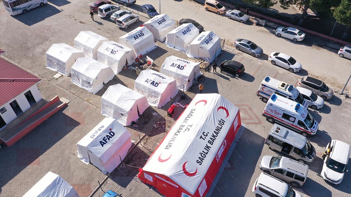 Osmaniye'de Depremzedeler İçin Sahra Hastanesi Kuruldu