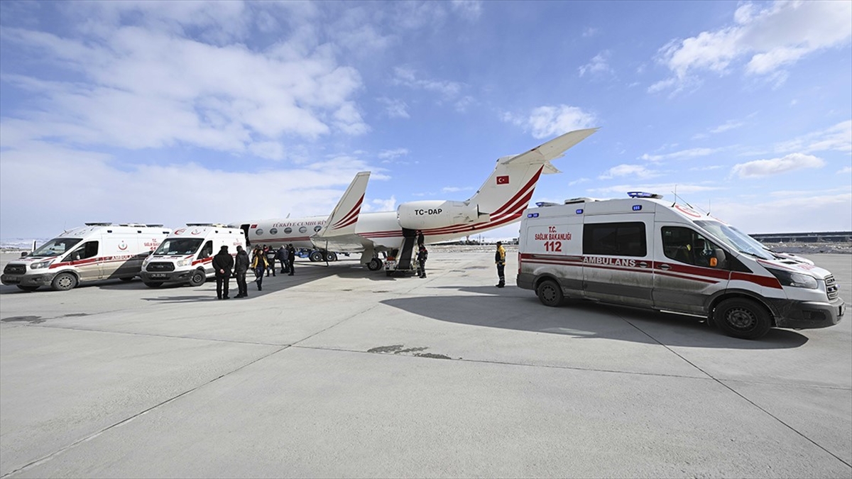 Cumhurbaşkanlığı Uçağıyla Kahramanmaraş'tan Alınan Depremzedeler Ankara'ya Getirildi