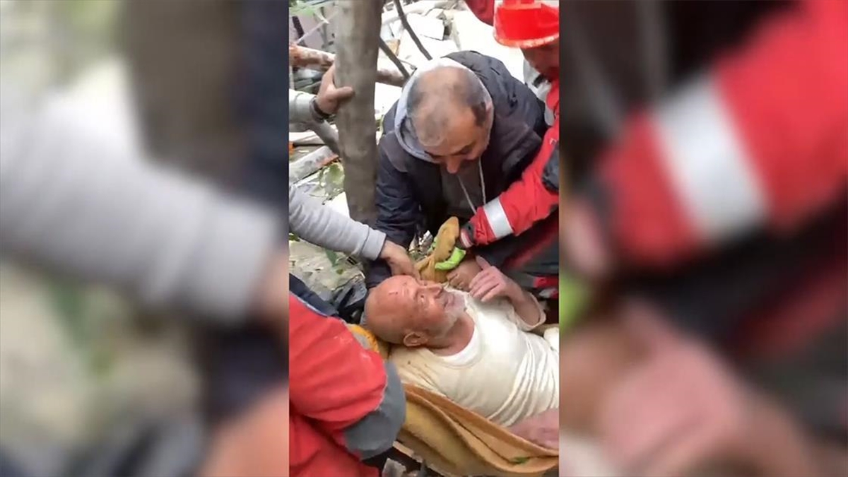 Muğla'dan Deprem Bölgesine Giden İtfaiye Ekipleri 26 Kişiyi Kurtardı