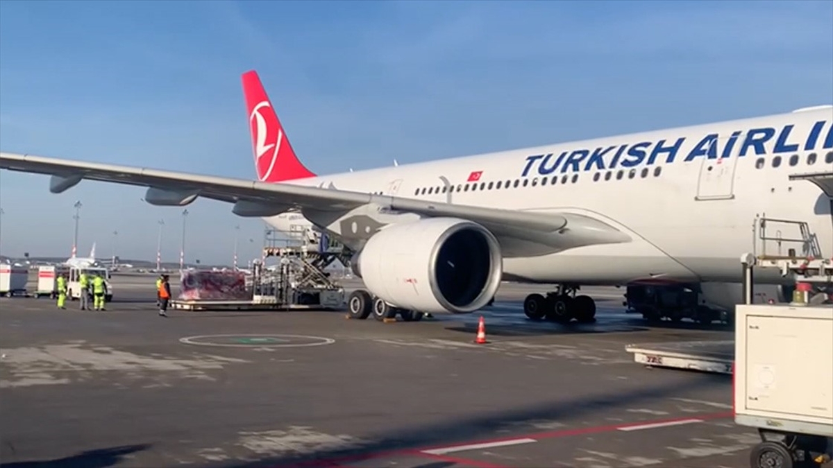 THY, Depremzedeler İçin Berlin'den Tonlarca Yardım Malzemesi Taşıyor