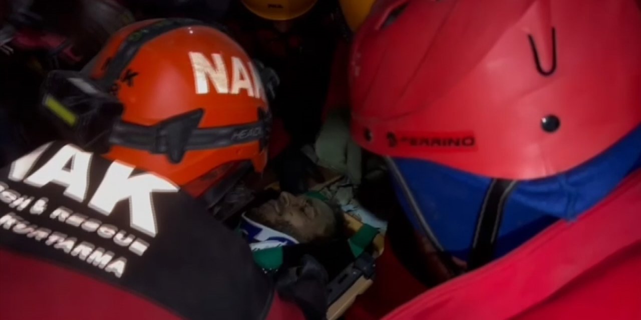 Kahramanmaraş'ta 89 Saat Sonra Baba-Oğul mucizesi!