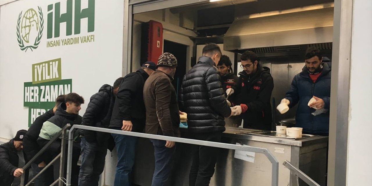 İstanbul'daki Stk'lerin Depremzedeler İçin Yardım Seferberliği Sürüyor