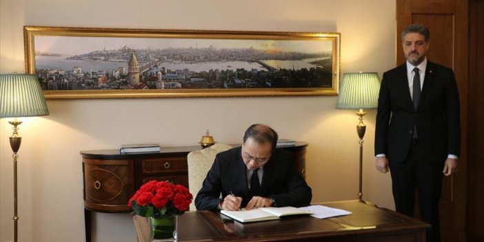 Çin Dışişleri Bakan Yardımcısı Dıng'dan Türkiye'nin Pekin Büyükelçiliğine Taziye Ziyareti