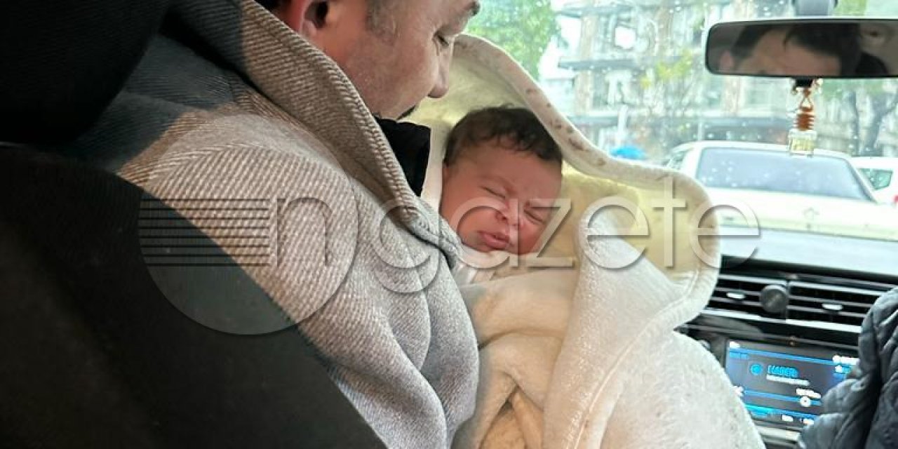 Enkazdan mucize: Deprem bebek Aslan!