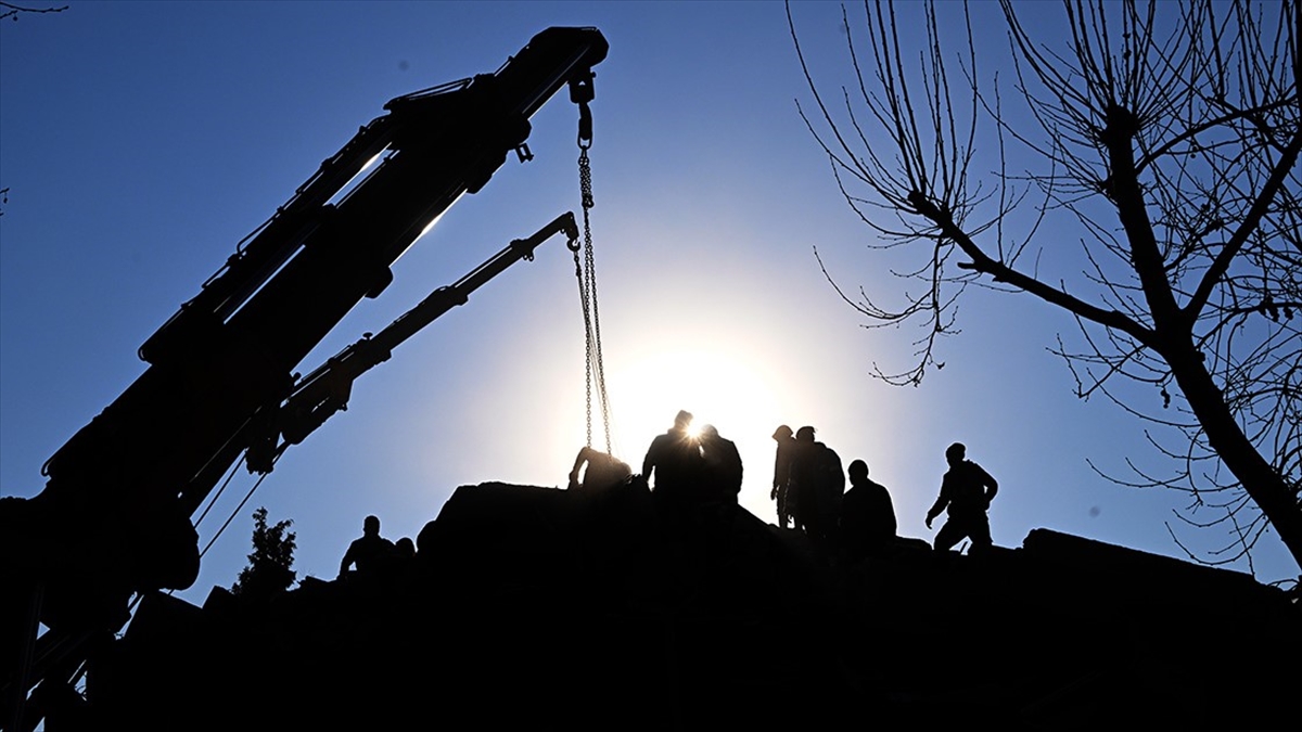 Asrın Felaketinde, Dünyaca Ünlü İsimlerin Türkiye'ye Desteği Sürüyor