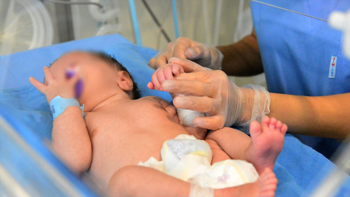 175 Depremzede Çocuk Hastanelerde Tedavi Altında