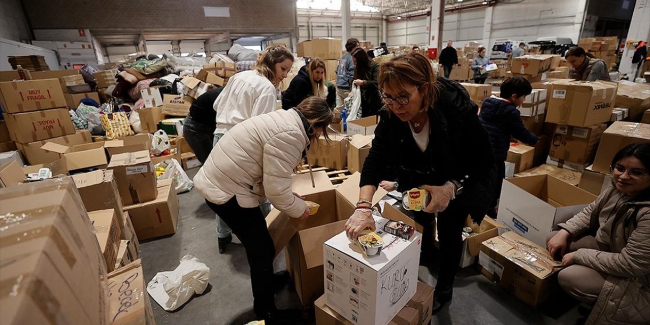 Avrupa'dan Depremzedelere Yardımlar Sürüyor