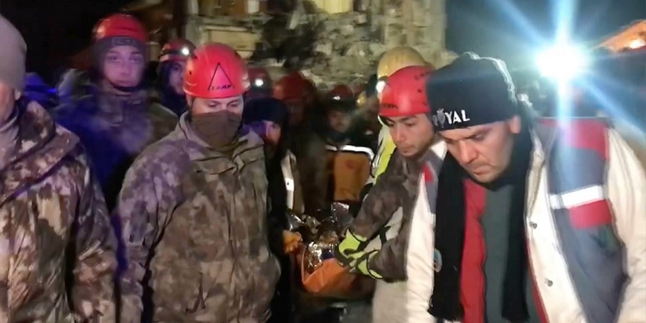 Gaziantep'te Hamile Kadın 115 Saat Sonra Enkazdan Kurtarıldı