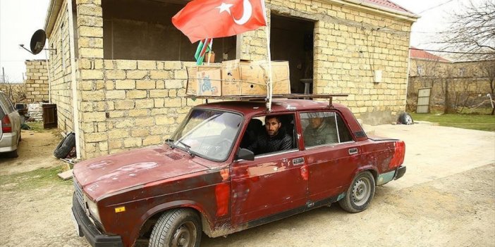 Eski Aracıyla Depremzedelere Yardım Ulaştırmaya Çalışırken Fotoğraflanan Azerbaycanlı Türkiye'ye Gelecek