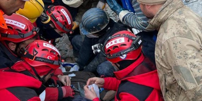 Adıyaman'da Depremden 127 Saat Sonra Bir Kişi Enkazdan Kurtarıldı