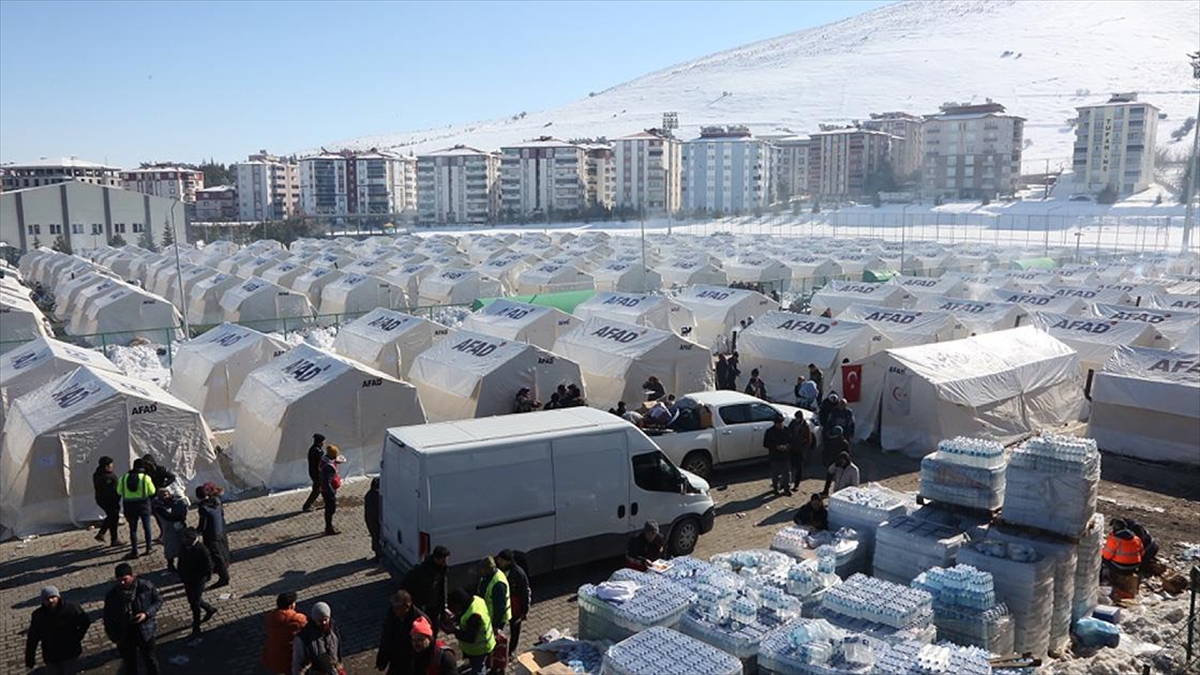 Kahramanmaraş'ın Afşin İlçesinde Depremzedeler İçin 783 Çadır Kuruldu