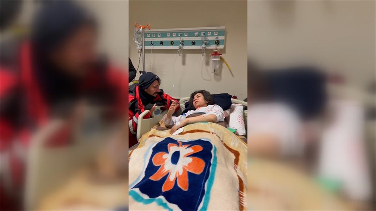 Bağcılar Arama Kurtarma Ekibi, Adıyaman'da Enkazdan Çıkardıkları Genç Kızı Ziyaret Etti