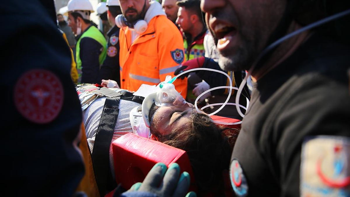 Hatay'da Enkaz Altında Kalan Radyoloji Teknisyeni Depremin 132. Saatinde Kurtarıldı