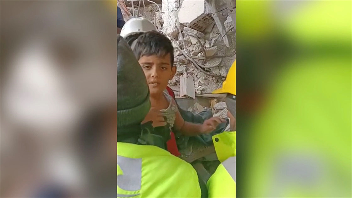 Hatay'da Ömer İle Annesi Depremden 150 Saat Sonra Kurtarıldı