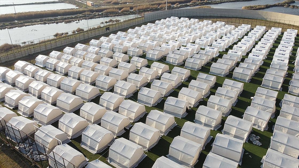 Hatay'da Depremzedeler Çadır Kentte Hayata Tutunuyor