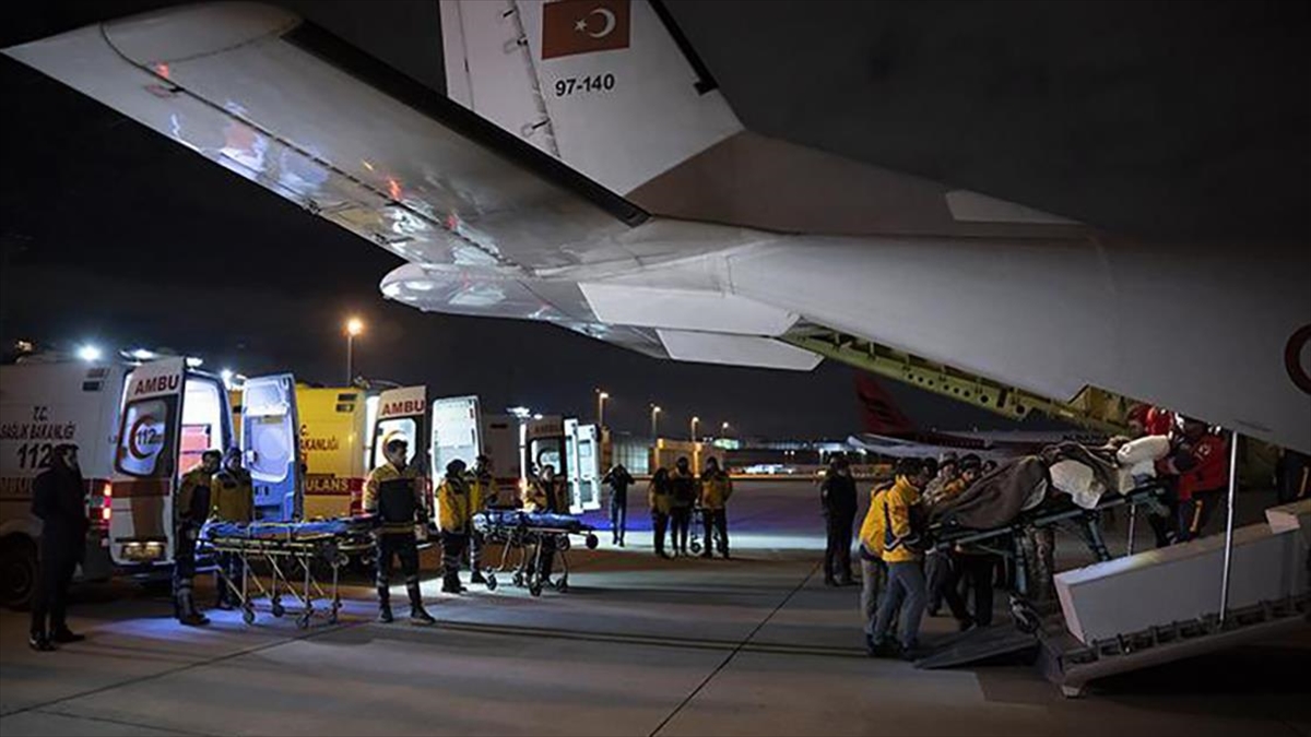 İstanbul'dan Deprem Bölgesine 548 Hekim, 1449 Sağlık Personeli Gönderildi