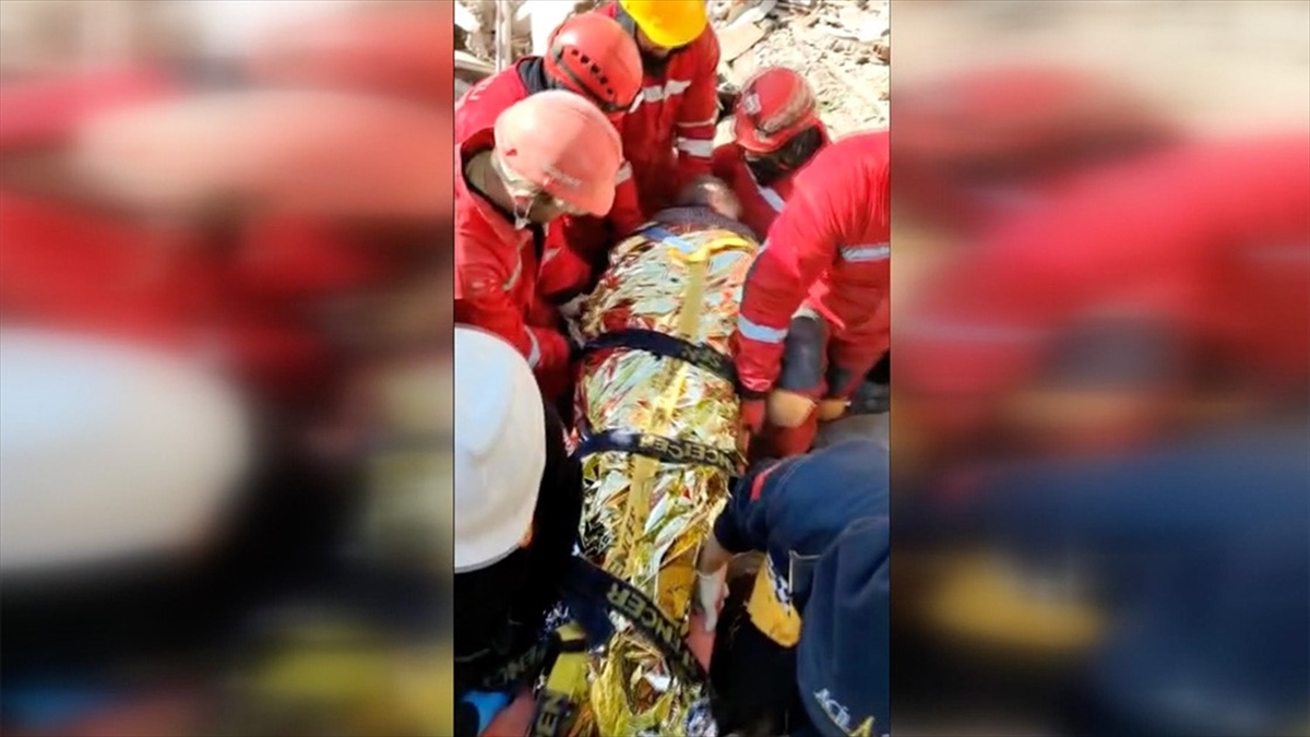 Hatay'da Enkaz Altında Kalan 85 Yaşındaki Kadın 152'nci Saatte Kurtarıldı