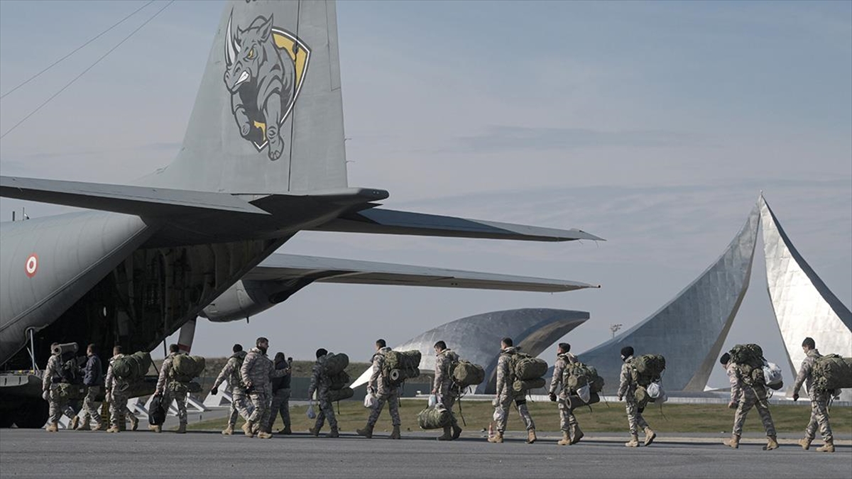 Deprem Bölgesinde Gönüllü Görev Alacak Askerler Adıyaman'a Gitti