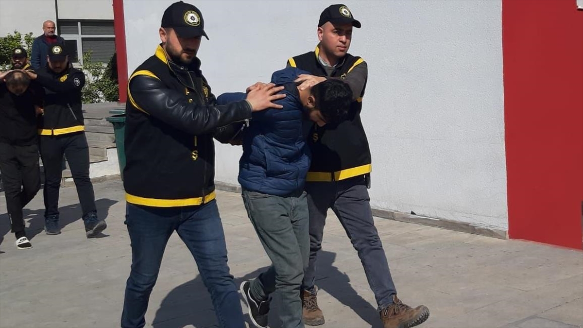 Adana'da Deprem Sürecinde Hırsızlık Olaylarına Karışan 32 Zanlı Tutuklandı