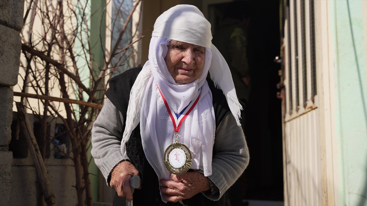 Iraklı Hurşit Nine, Engelli Maaşını Türkiye'deki Depremzedelere Bağışladı