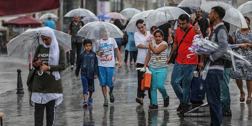 İstanbul Serin Ve Yağışlı Havanın Etkisine Girecek