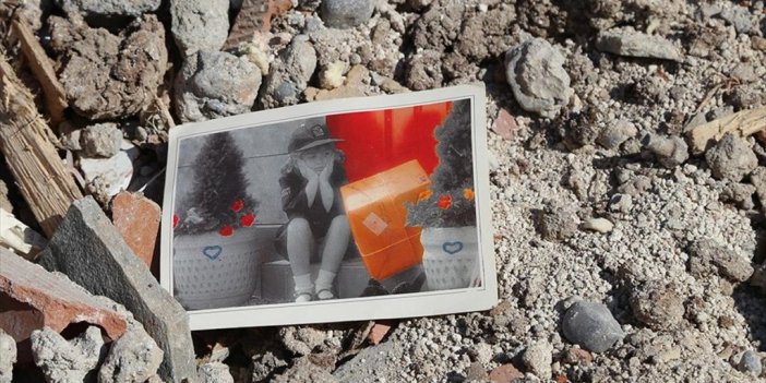 Depremde Yiten Canlardan Geriye Moloz Yığınlarından Çıkan Hatıralar Kaldı