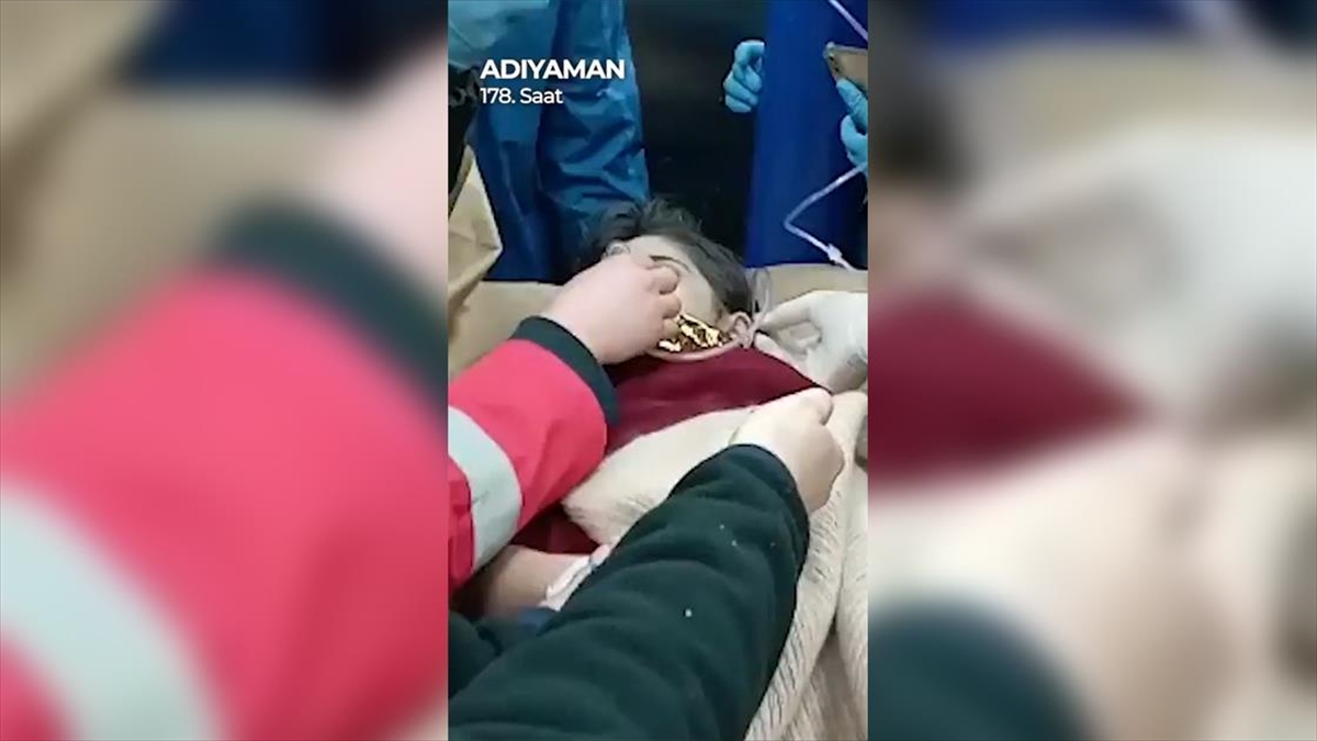 Bakan Koca, 178 Saat Sonra Enkazdan Kurtarılan 6 Yaşındaki Hivay'ın Görüntülerini Paylaştı