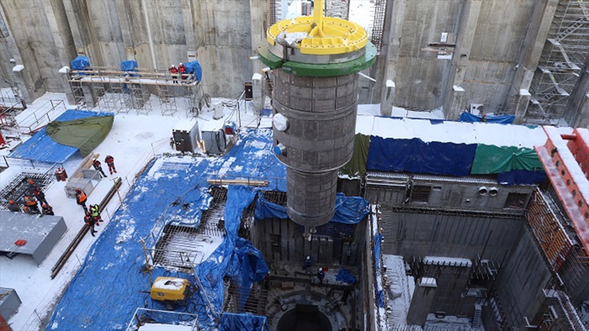 Rosatom, Mbır Araştırma Reaktörünün Kabını Tasarım Konumuna Yerleştirdi