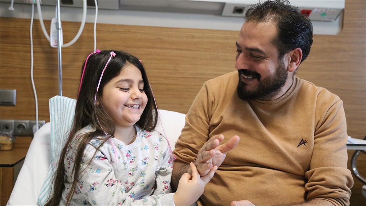 Enkazda Babasıyla "taş Kağıt Makas" Oynayarak 101 Saat Bekleyen Tanem Taburcu Edildi