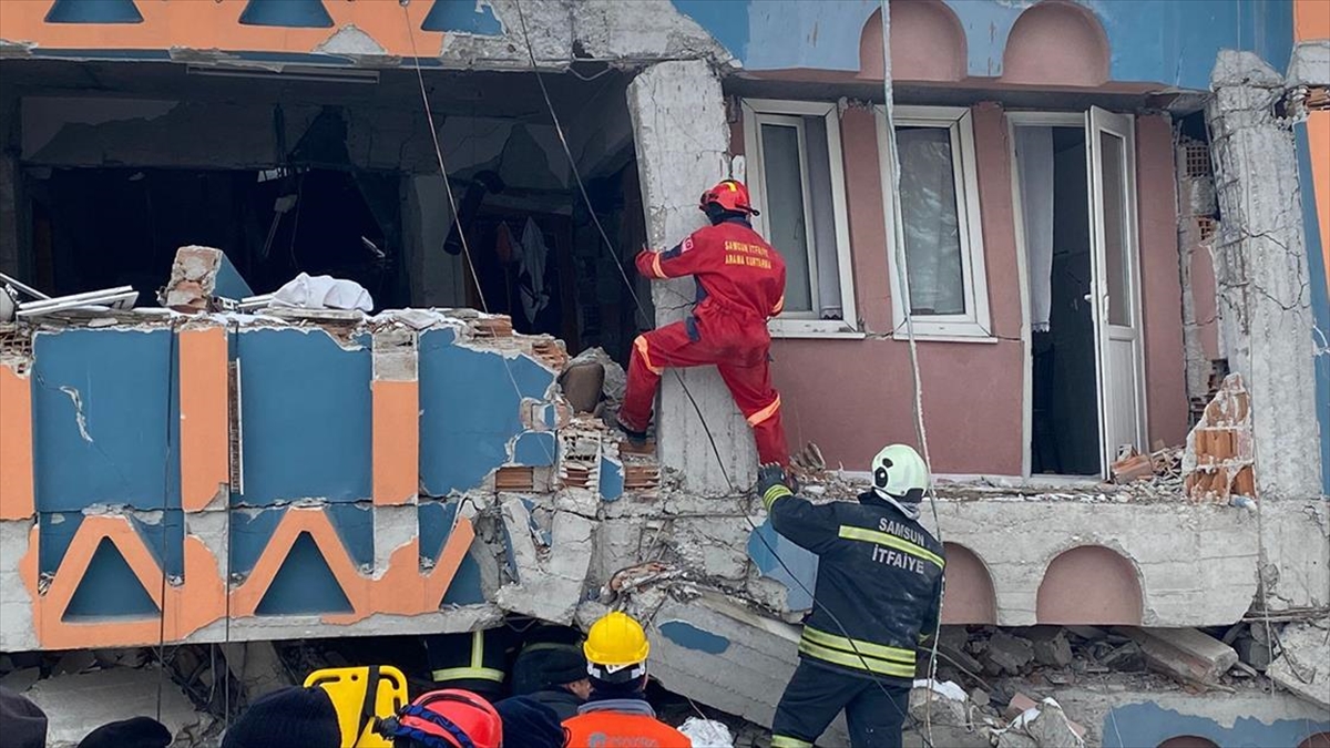 Samsun İtfaiyesi Enkazlardan 19 Kişiyi Kurtardı