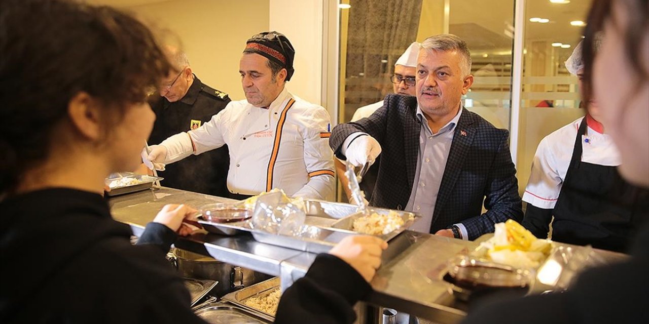 Antalya Ve Çevre İller Kapılarını Depremzedelere Açtı