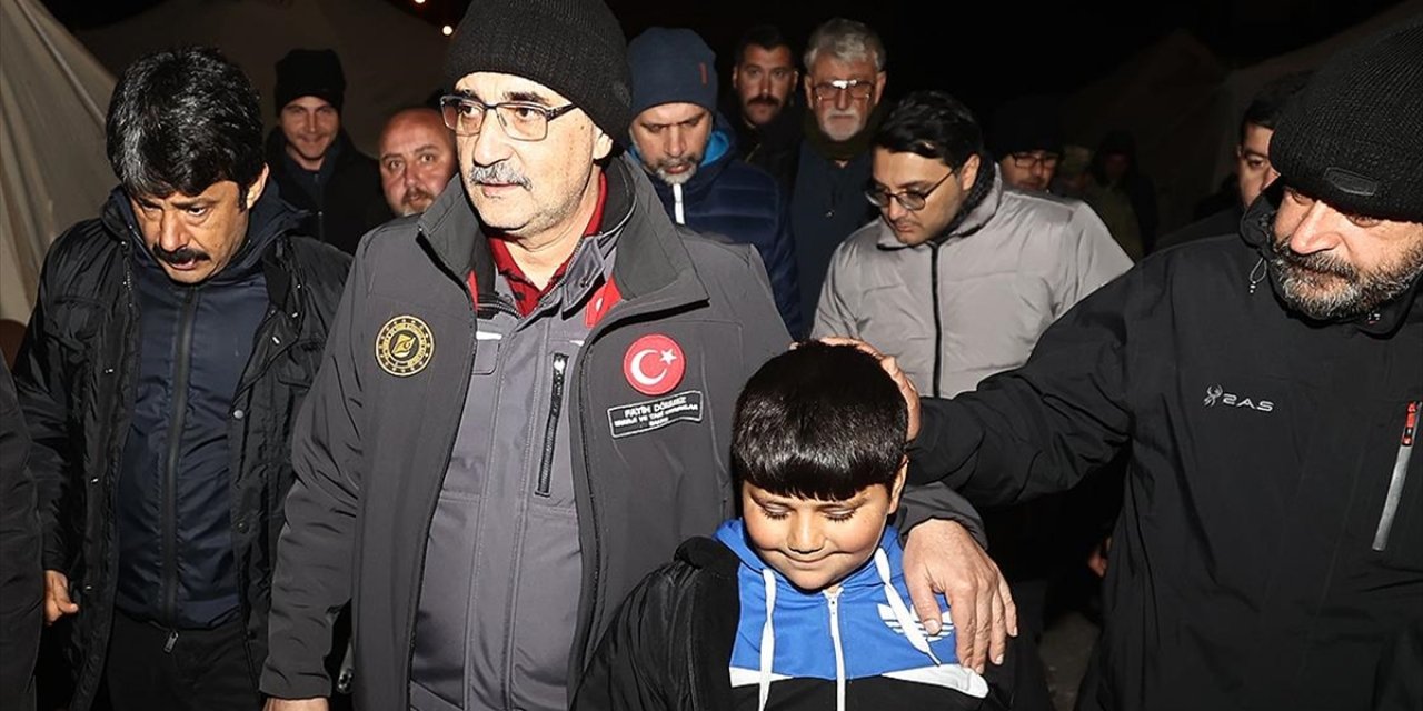 Bakan Dönmez, Depremzedelerle Bir Araya Geldi