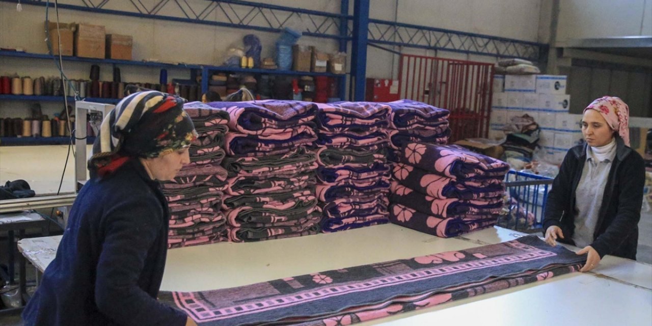 Depremzedelerin üşümemesi için Uşak'tan anlamlı destek!