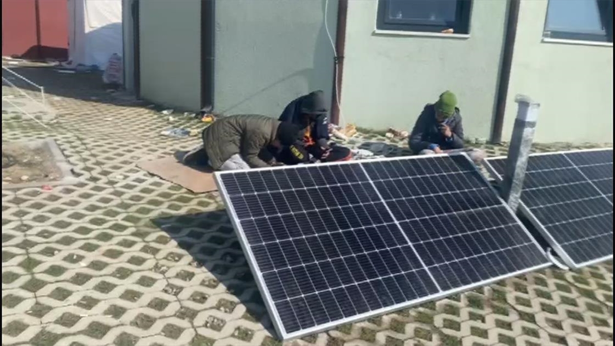 Afet Bölgesindeki Arama Kurtarma Çalışmalarına Güneş Paneli Desteği