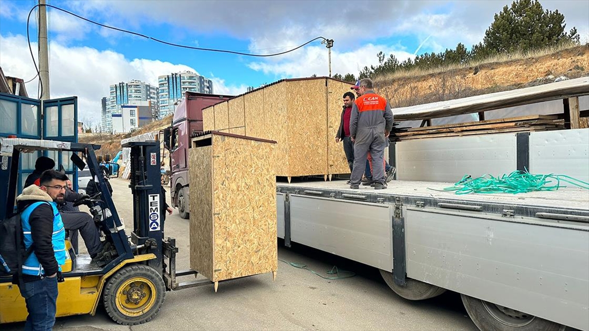 Kastamonulu Mobilyacılar Deprem Bölgesi İçin Seyyar Tuvalet Üretiyor