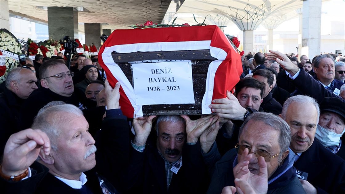Deniz Baykal Son Yolculuğuna Uğurlandı