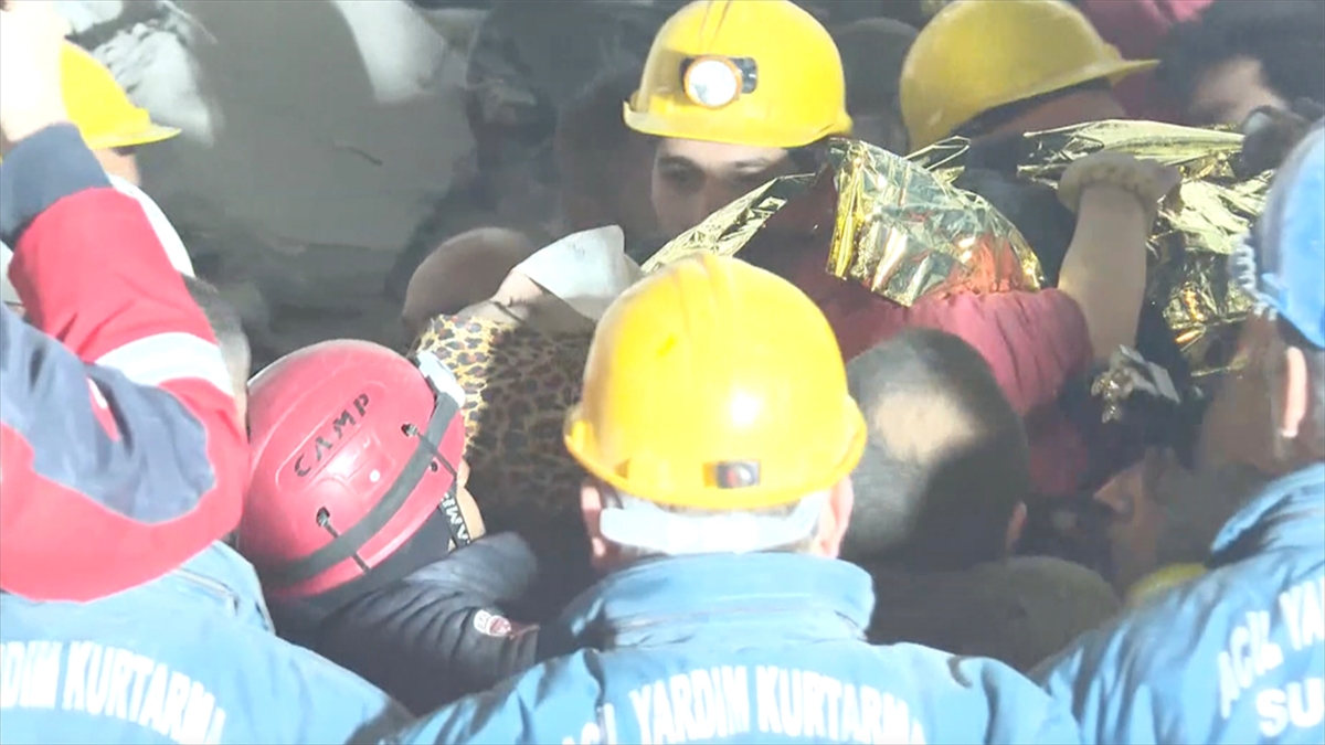 Hatay’da Depremin 209. Saatinde Faez Ghanam Ve Eşi Fatma Ghanam Kurtarıldı