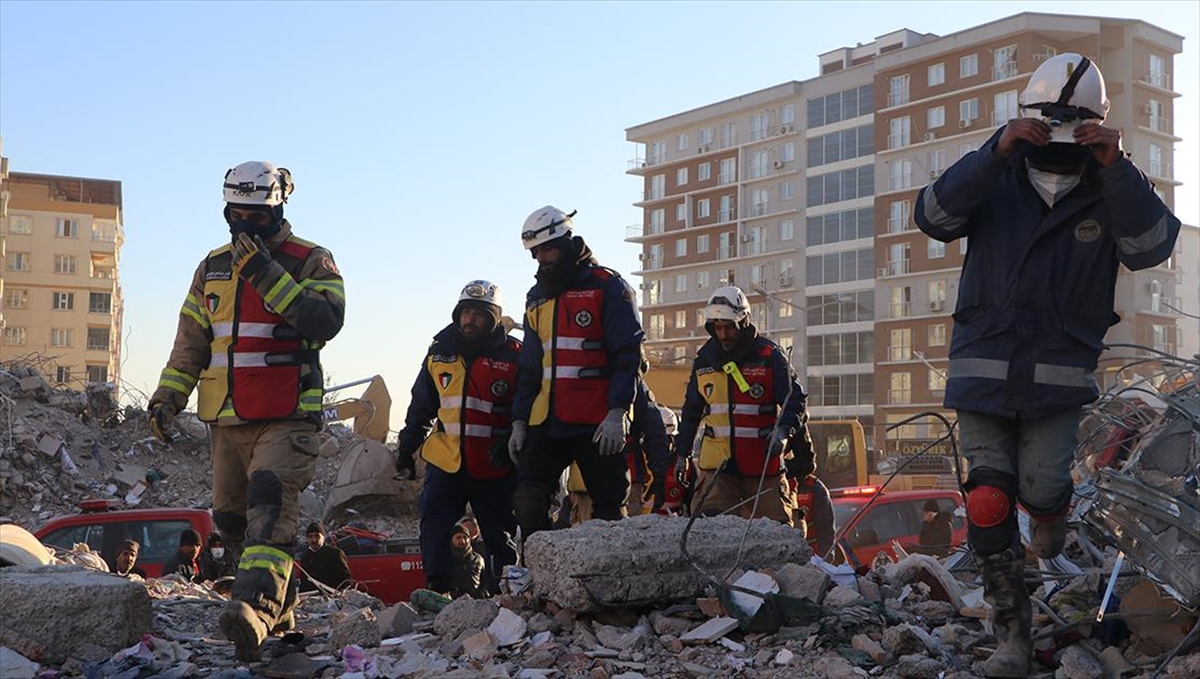 Hataylı Doktorlar: Arama Kurtarma Devam Ettirilmeli