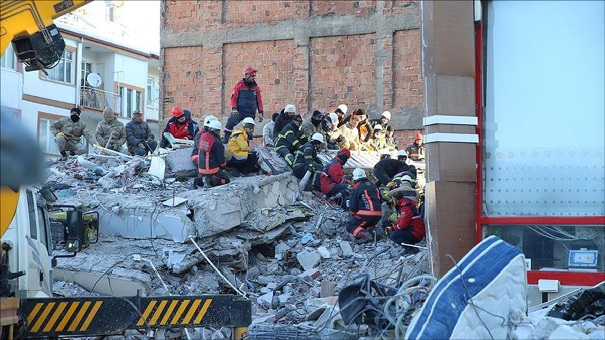 Stk'lerin Deprem Bölgesindeki Çalışmaları Sürüyor
