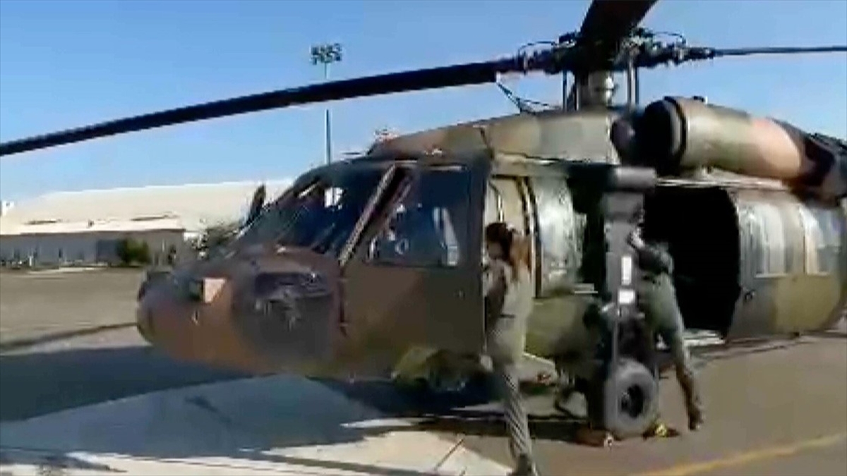 Depremden Sağ Kurtulan Pilot Çift, Tahliye Çalışmalarında Görev Alıyor