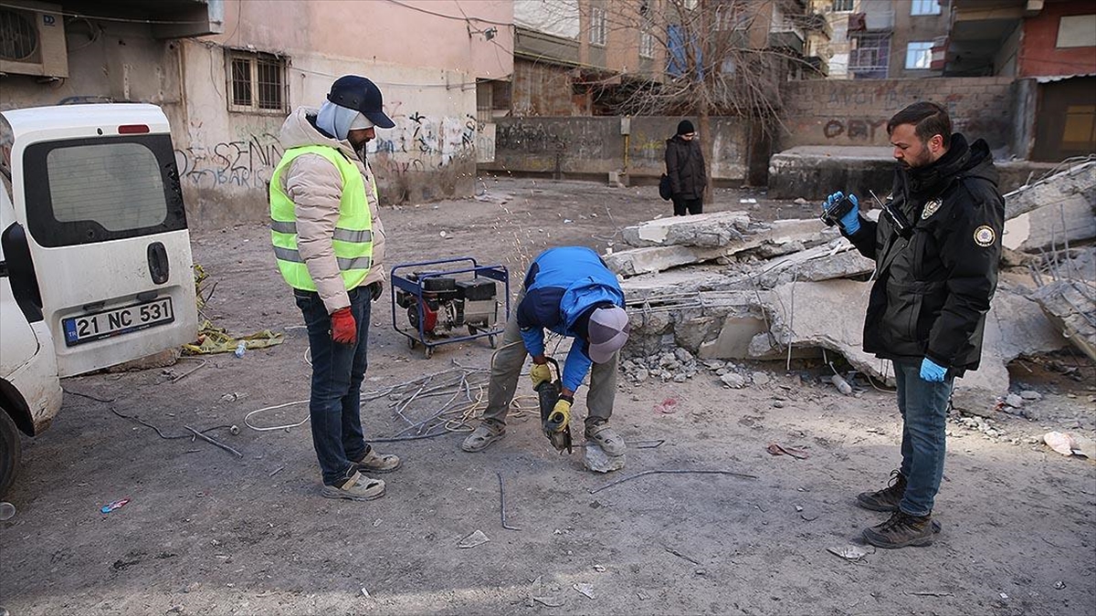 Enkazdan Alınan Numuneye Göre Yıkılan Binada "düşük Kalitede Malzeme" Kullanılmış
