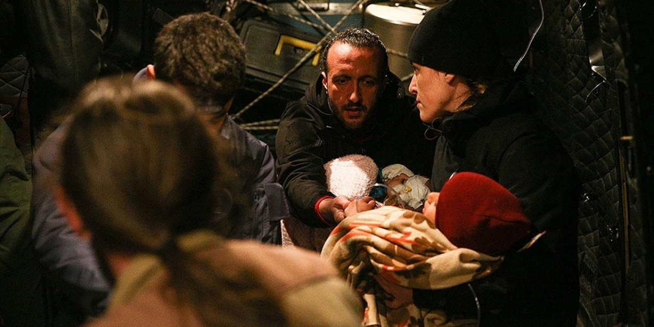 Depremzede çocuklar ailelerine kavuşuyor! Kimlik Tespitlerinin Ardından Ailelerine Teslim Edilen sayı belli oldu!