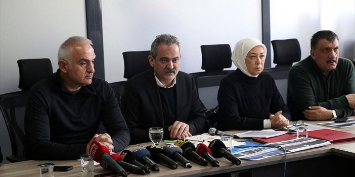 Bakan Özer: Deprem Bölgesindeki İllerden 5 Bin 836 Öğrencimiz Nakilini Başka İllerdeki Okullara Aldırdı