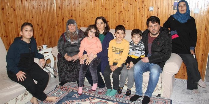 Evini Depremzede Aileye Açan Hayırsever, Annesinin Yanına Yerleşti