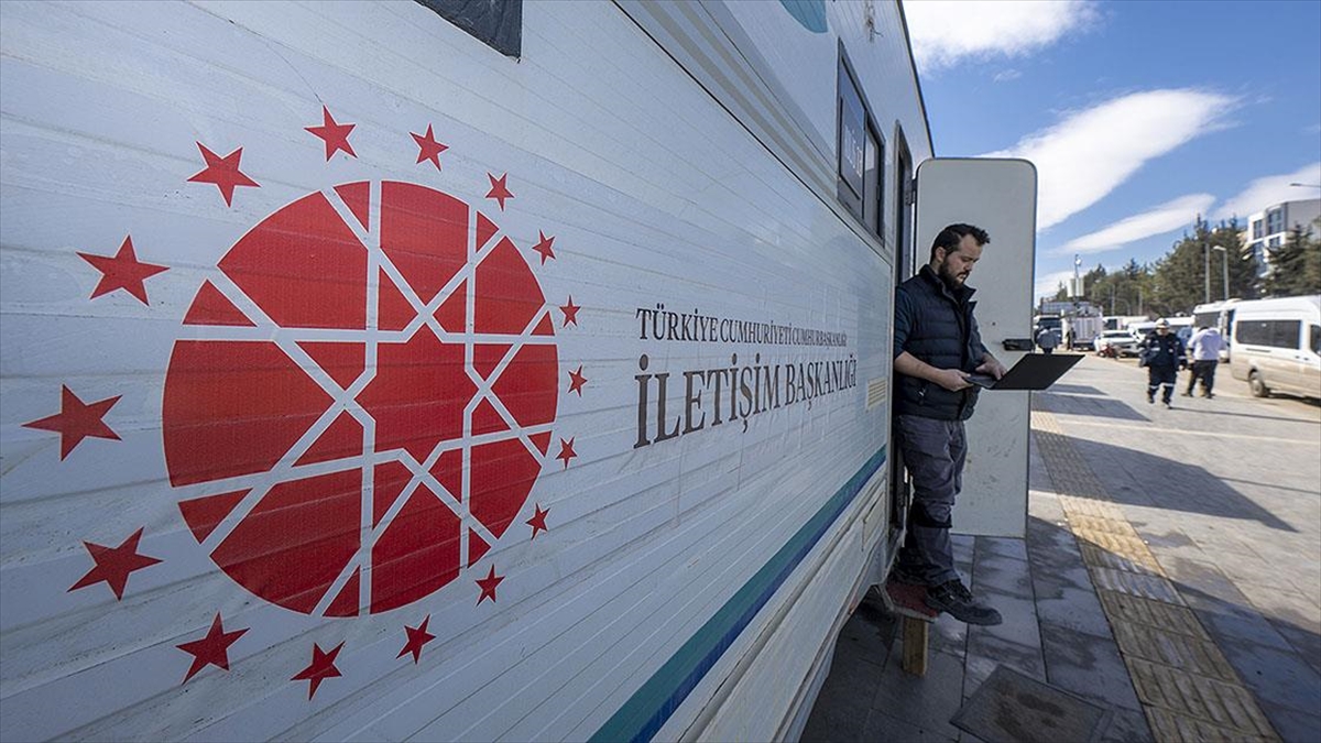 İletişim Başkanlığı Deprem Bölgesindeki Basın Mensuplarına Sahada Destek Oluyor
